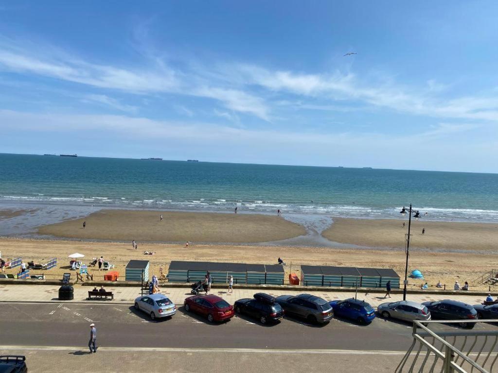 Bay View - Seafront, Sandown - Free Car Ferry For Bookings Of 3 Or More Nights, Subject To Availability Exteriér fotografie