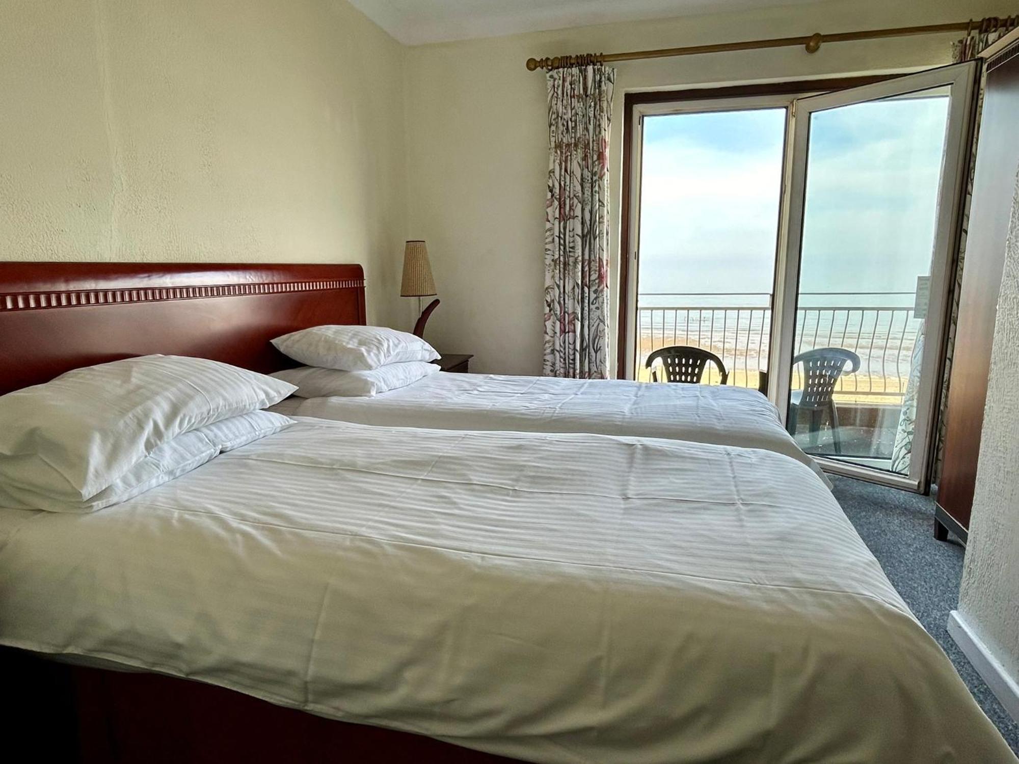 Bay View - Seafront, Sandown - Free Car Ferry For Bookings Of 3 Or More Nights, Subject To Availability Exteriér fotografie